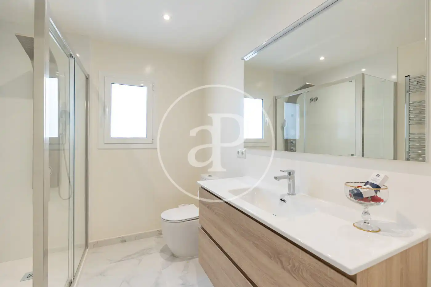 Bathroom of Flat for sale in Barcelona  with Air Conditioner, Heating and Furnished