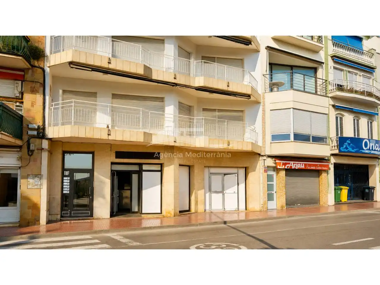 Local comercial en venta en Avenida Once de Septiembre, imagen 2
