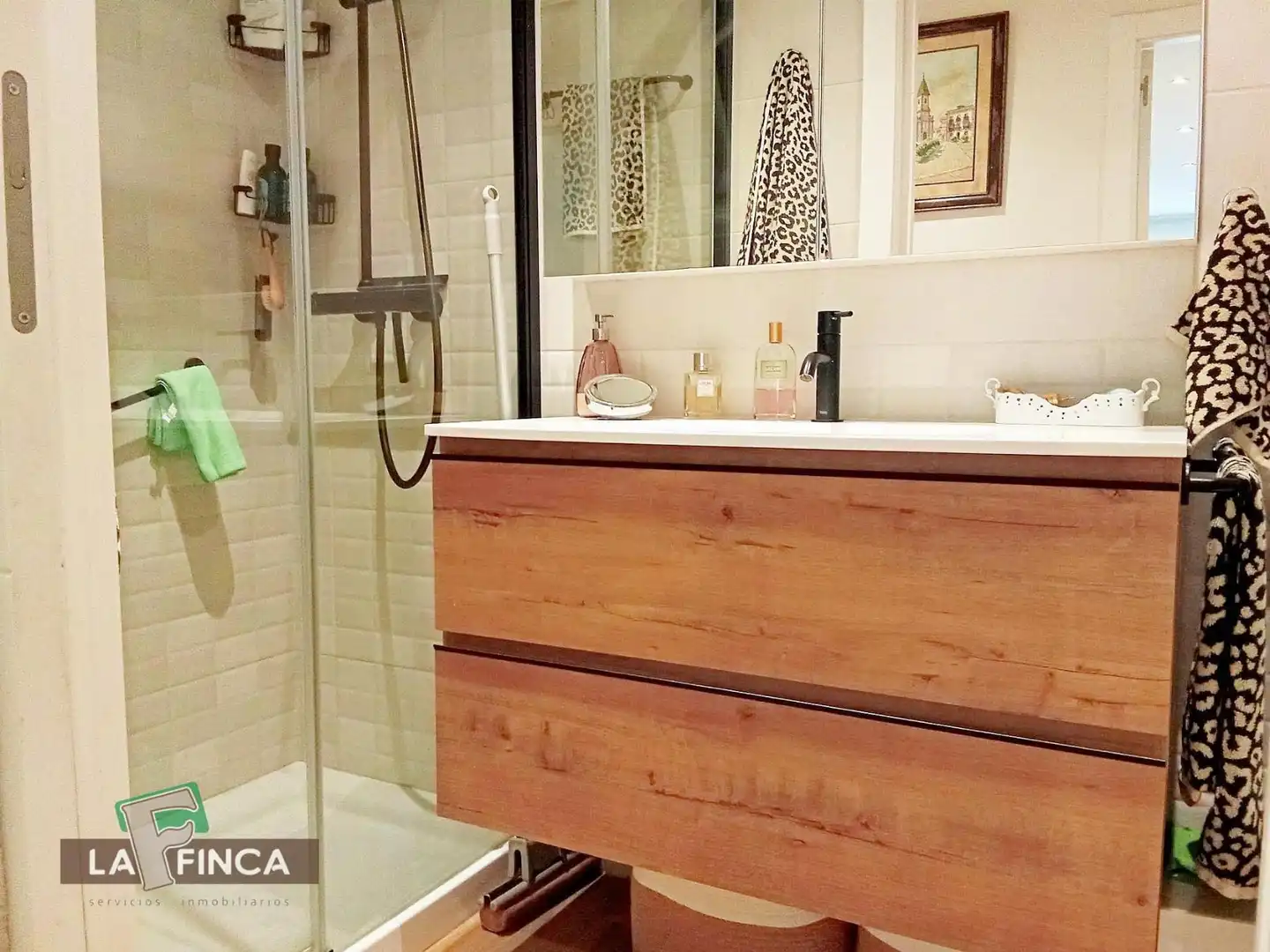 Badezimmer von Wohnung zum Verkauf in Oviedo  mit Heizung, Terrasse und Abstellraum
