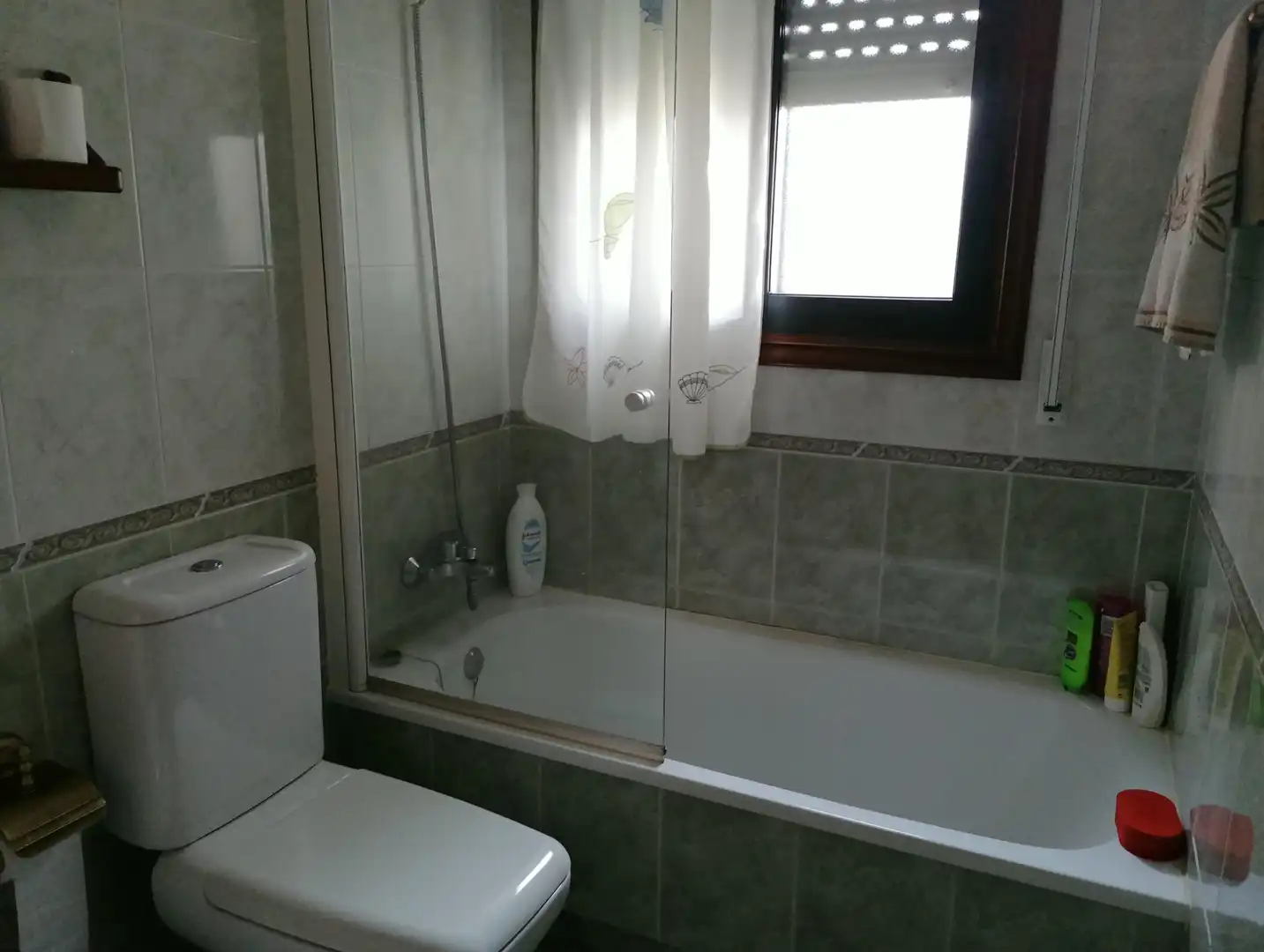 Bany de Apartament en venda en Vigo  amb Calefacció, Jardí privat i Parquet