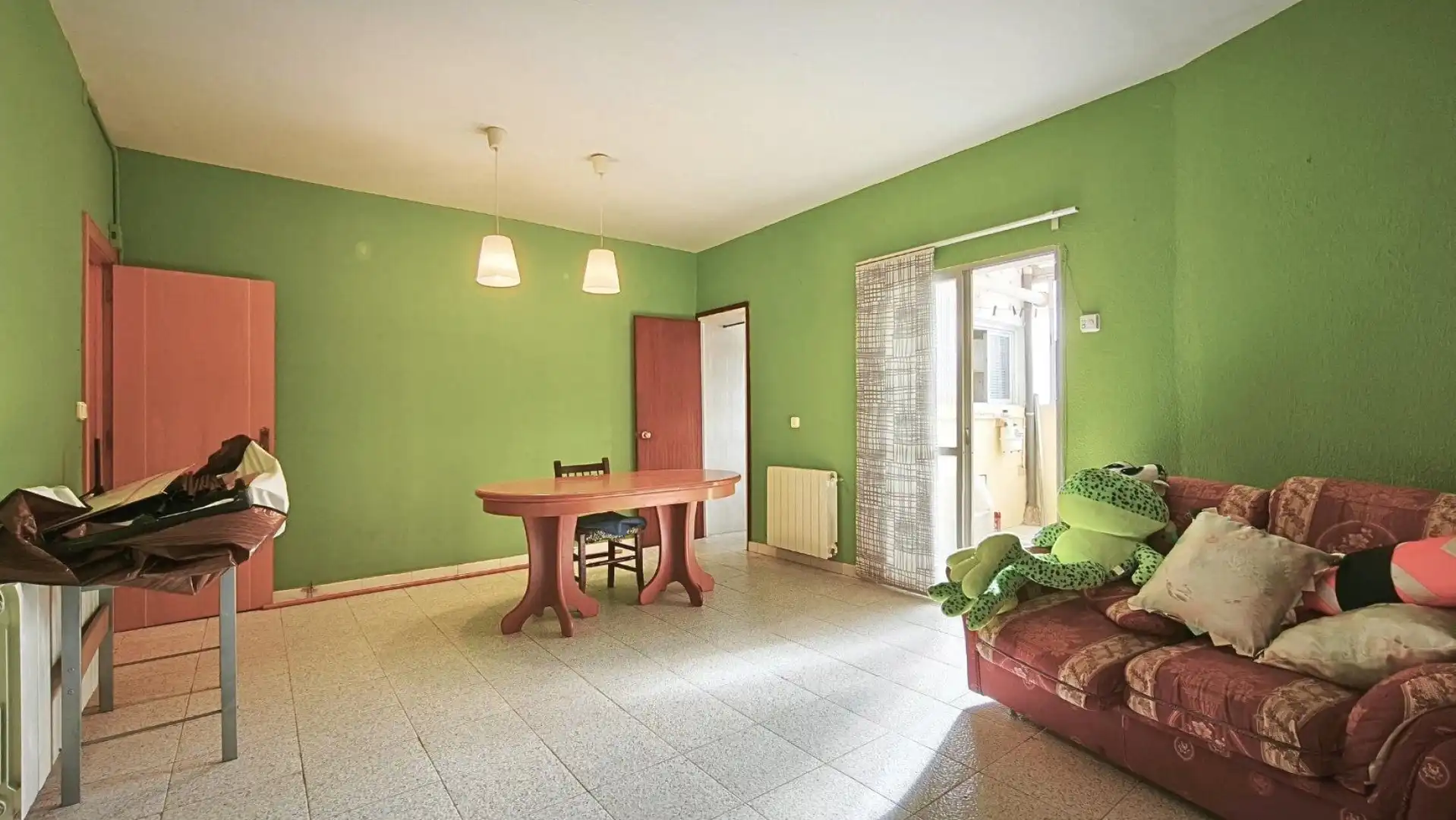 Sala d'estar de Casa adosada en venda en Molins de Rei amb Calefacció i Terrassa