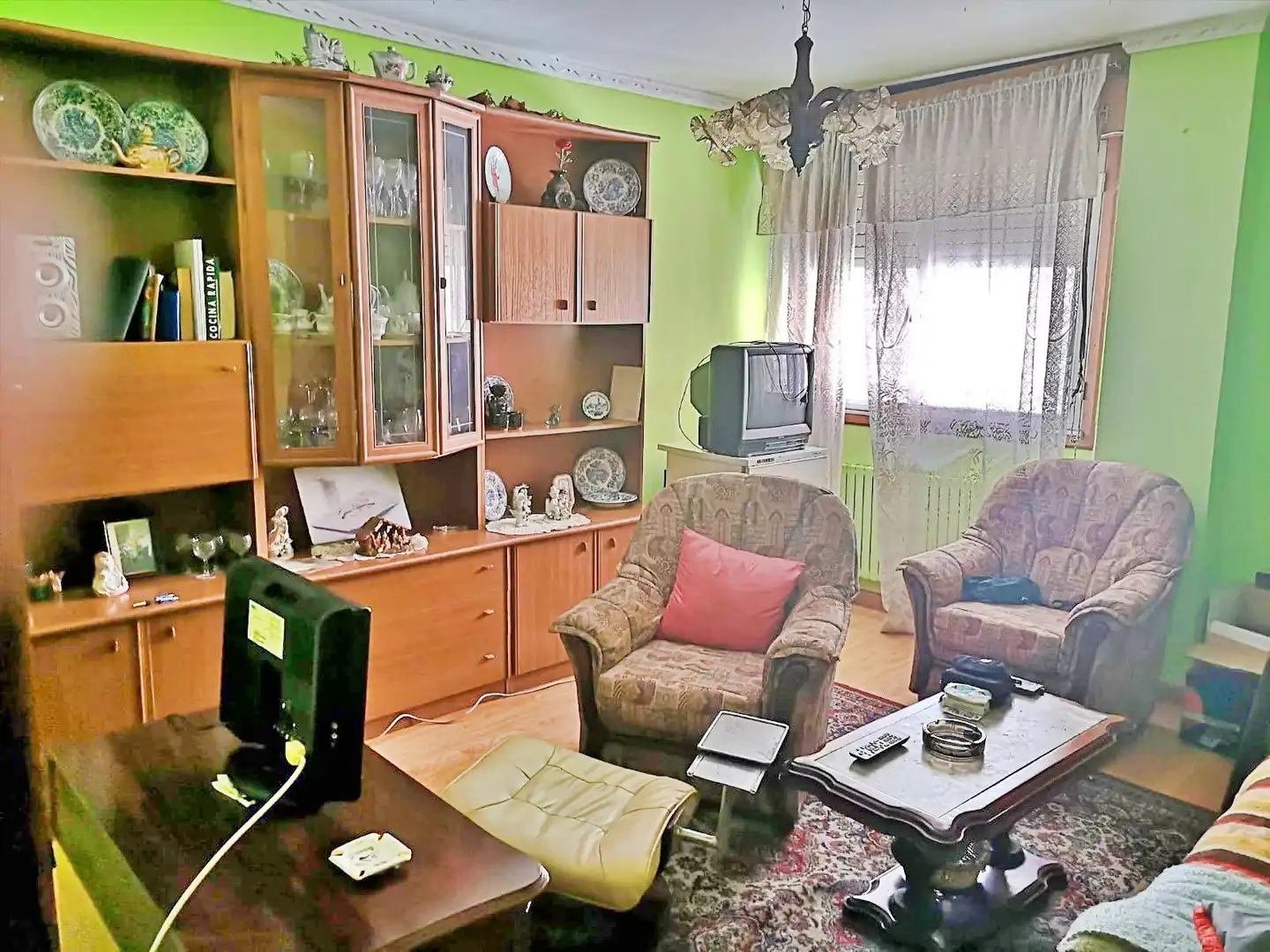 Wohnzimmer von Geschaftsraum zum Verkauf in Viveiro mit Möbliert
