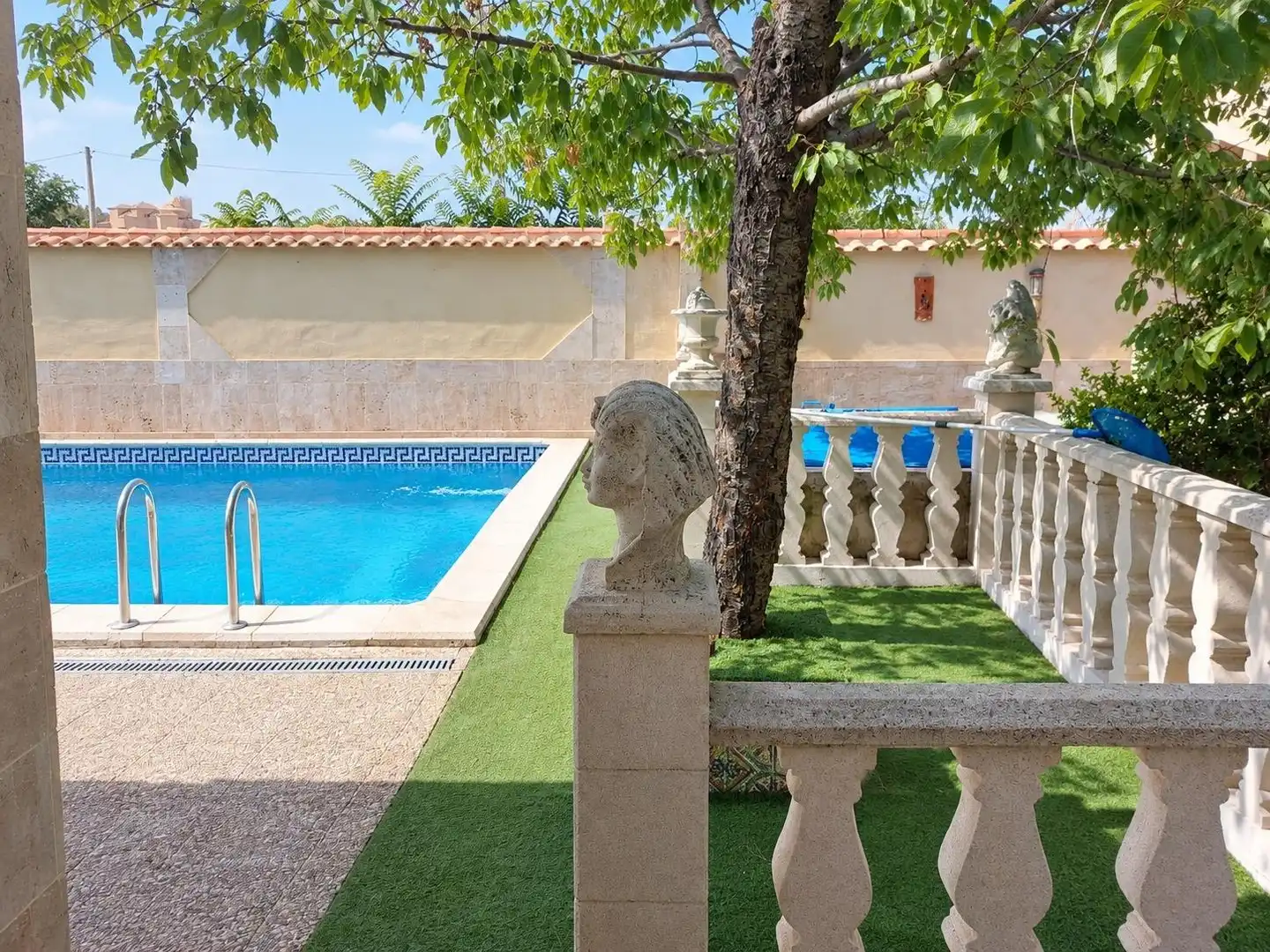 Piscina de Finca rústica en venda en La Almarcha  amb Calefacció, Jardí privat i Piscina