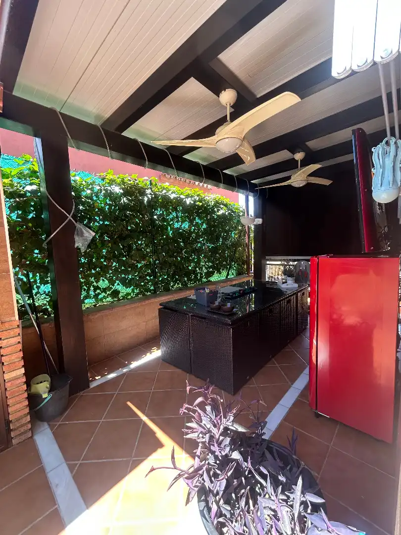 Terrasse von Einfamilien-Reihenhaus zum Verkauf in Alhaurín de la Torre mit Klimaanlage, Privatgarten und Terrasse