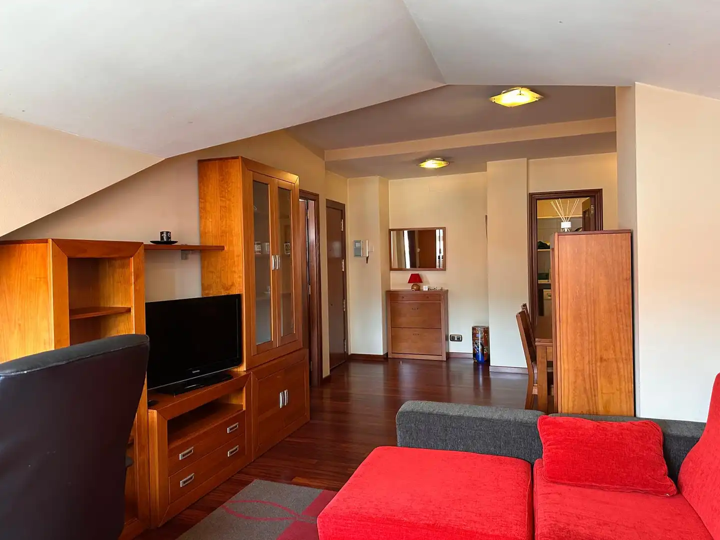 Wohnzimmer von Dachboden zum Verkauf in Ames mit Heizung, Parkett und Abstellraum