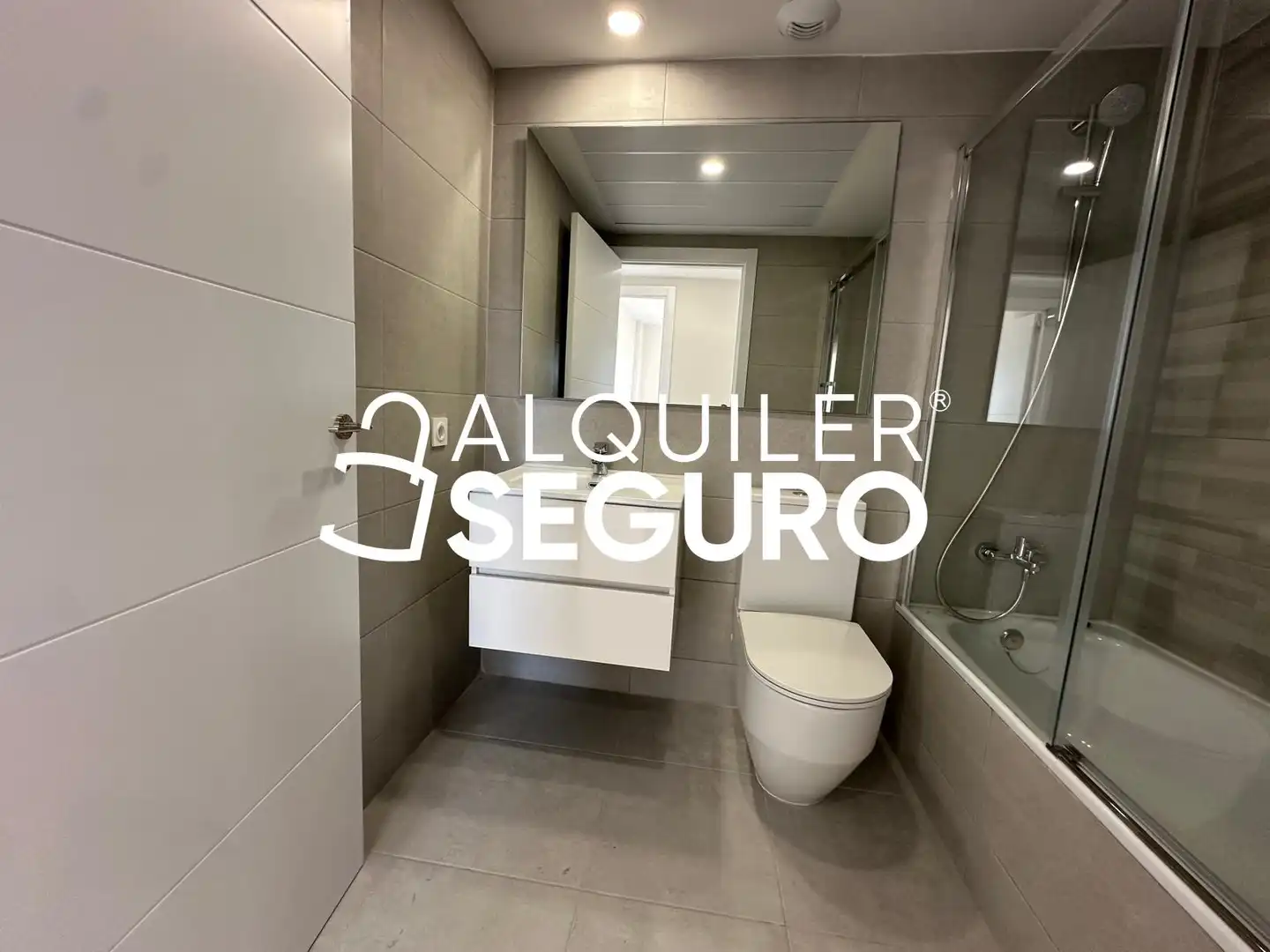 Baño de Piso de alquiler en Valencia con Aire acondicionado, Terraza y Trastero