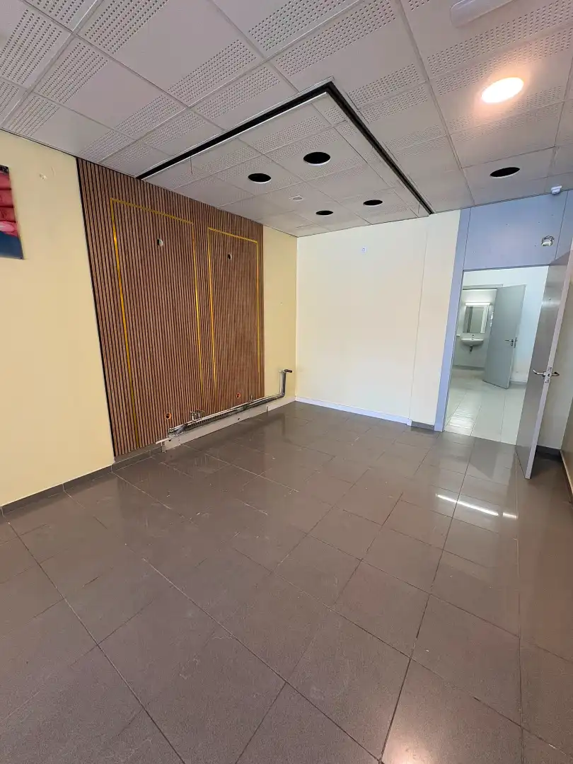 Commercial properties for rent in Girona  with Air Conditioner and Parquet flooring