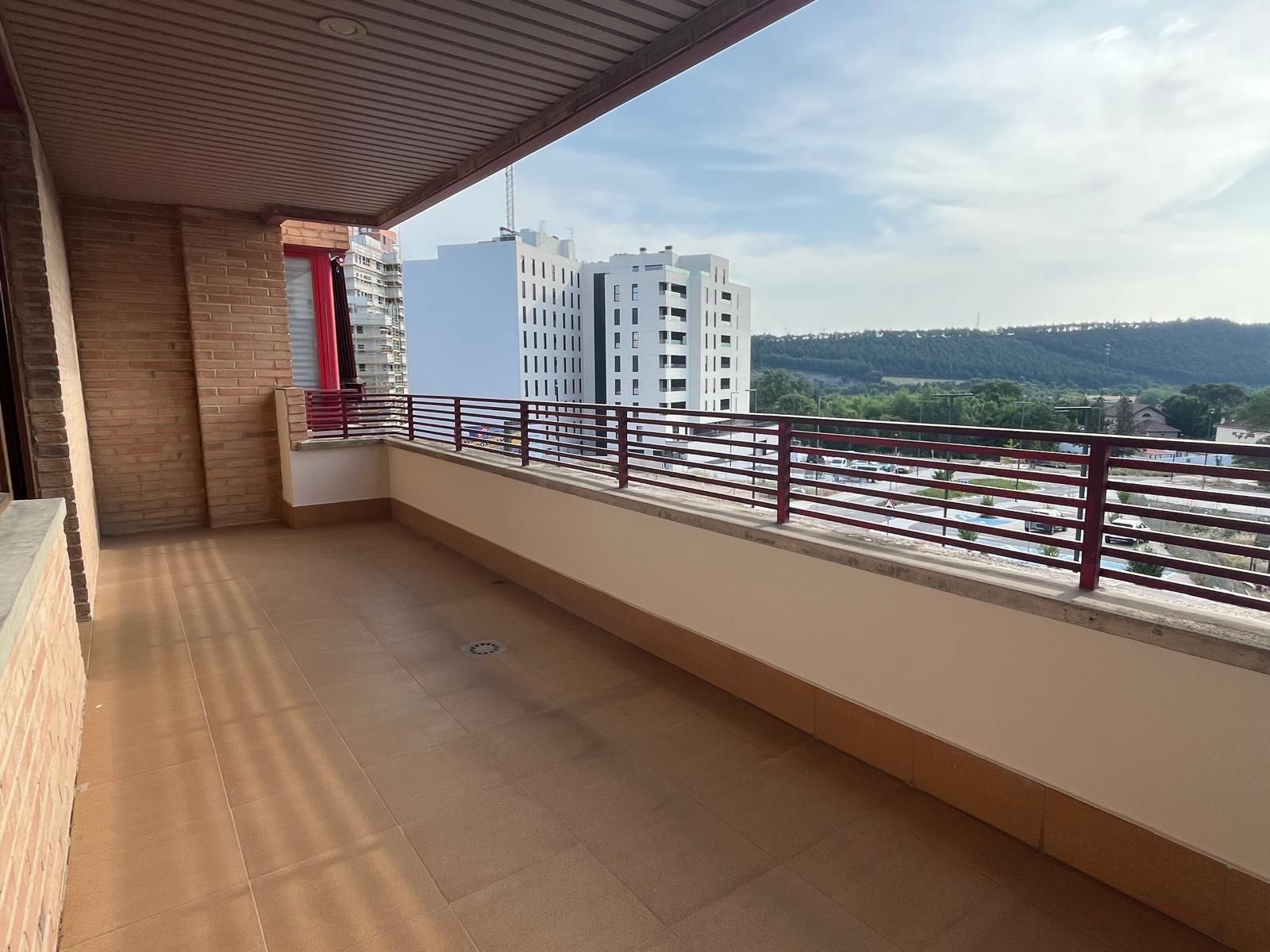 Terrassa de Pis de lloguer en Barañain amb Calefacció, Parquet i Terrassa