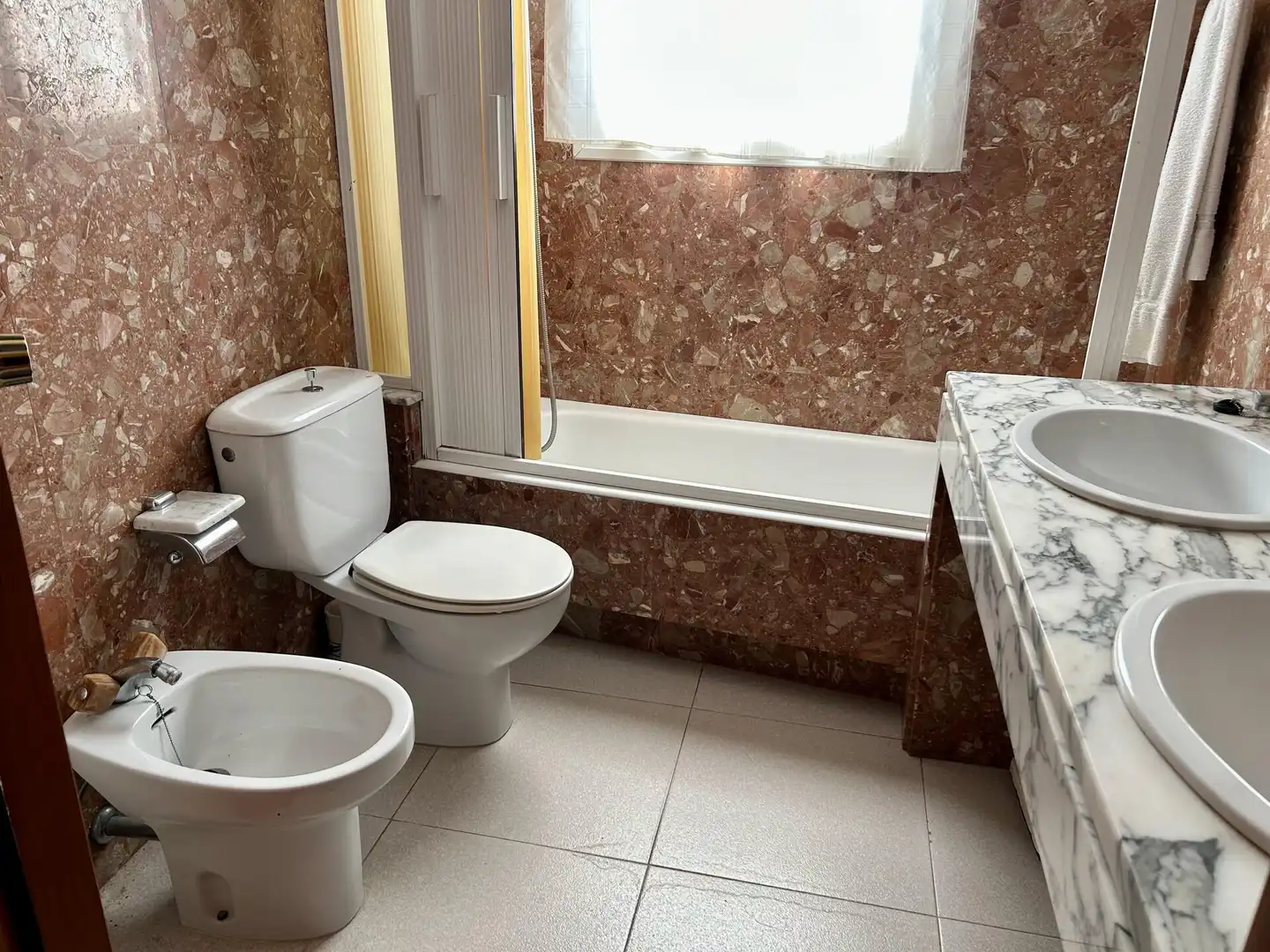 Baño de Casa adosada en venta en Mataró con Aire acondicionado, Calefacción y Terraza