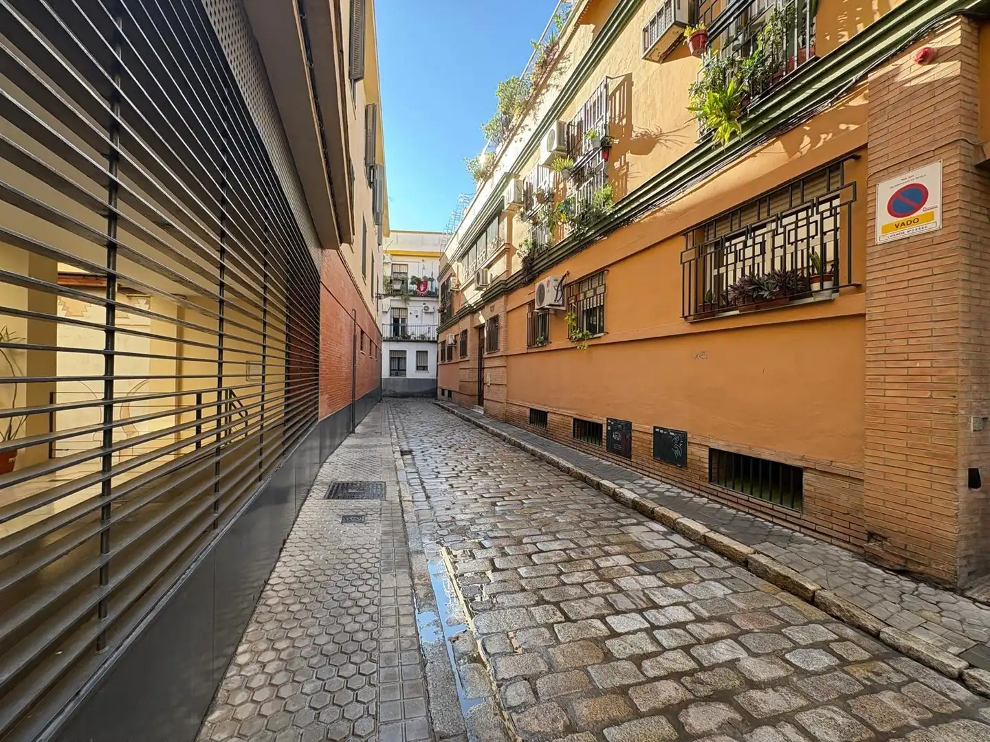 Exterior view of Flat for sale in Sevilla  with Air Conditioner, Terrace and Storage room