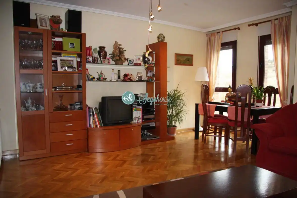 Sala d'estar de Pis en venda en Segovia amb Traster i Moblat