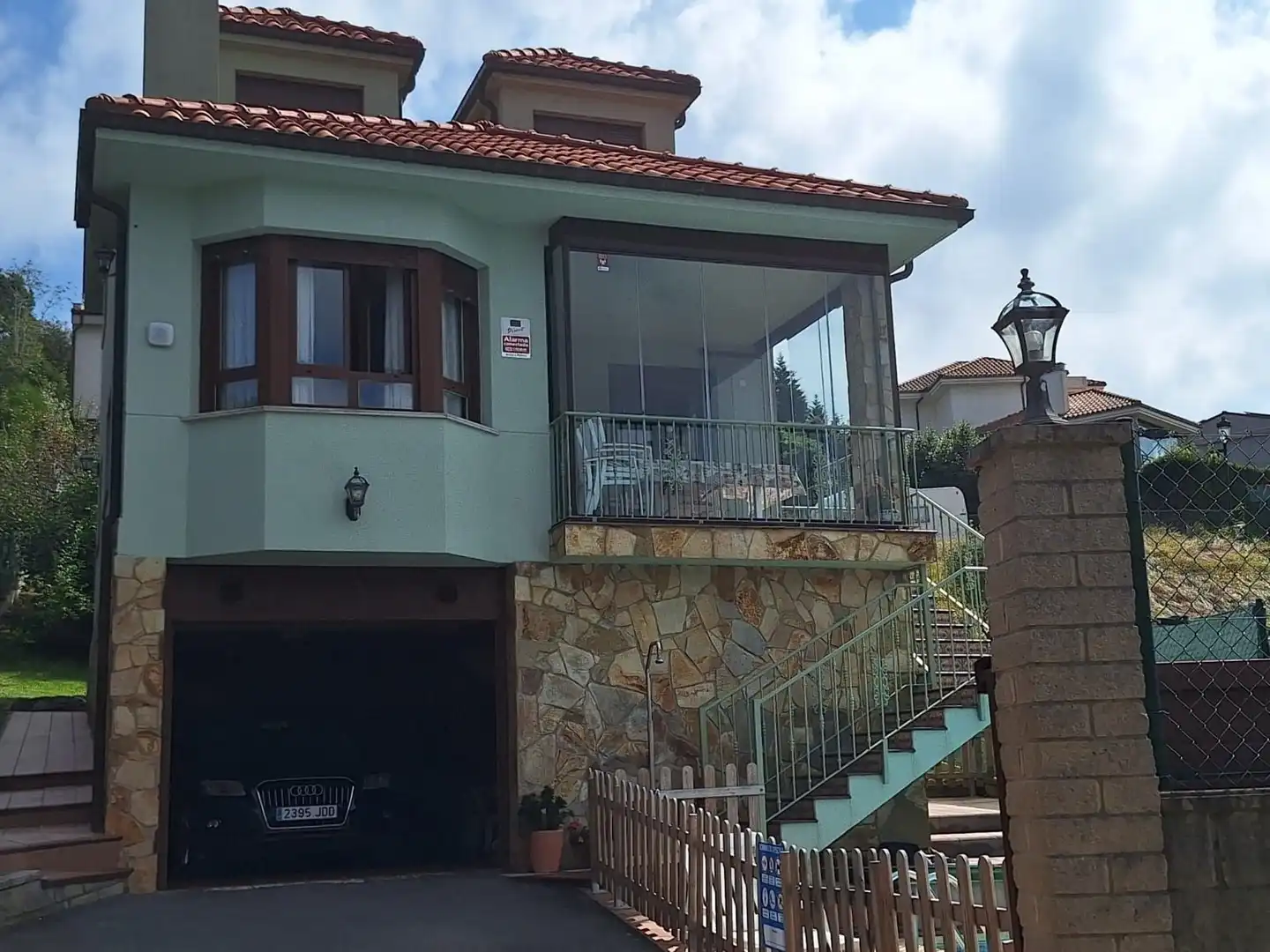 Vista exterior de Casa o xalet de lloguer en Carreño amb Calefacció, Jardí privat i Piscina