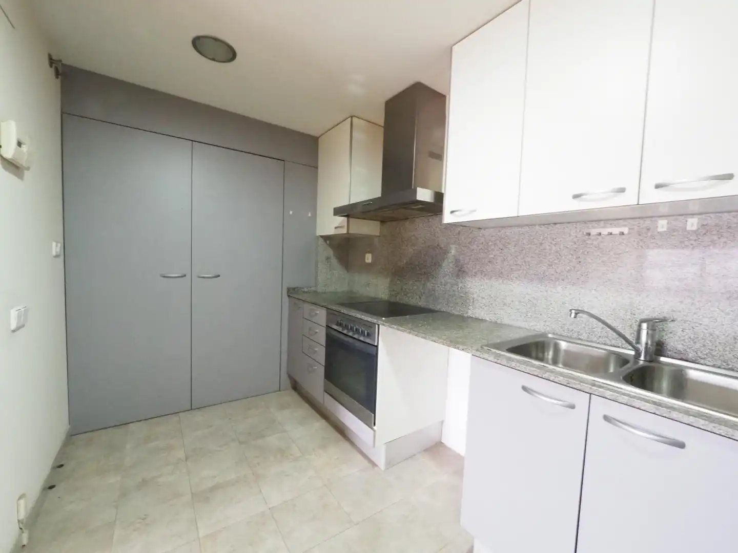 Cocina de Piso en venta en Cerdanyola del Vallès con Calefacción, Parquet y Terraza