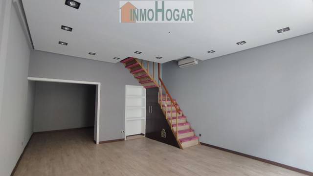 Local comercial en Alquiler en Calle Becerro de Bengoa, 7 en Centro