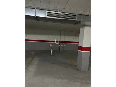Parkplatz mit Aufzug zum Verkauf in Calle MORERAS