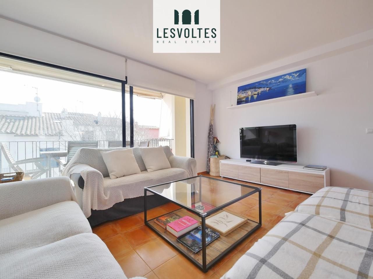 Sala d'estar de Dúplex de lloguer en Palafrugell amb Aire condicionat, Terrassa i Moblat