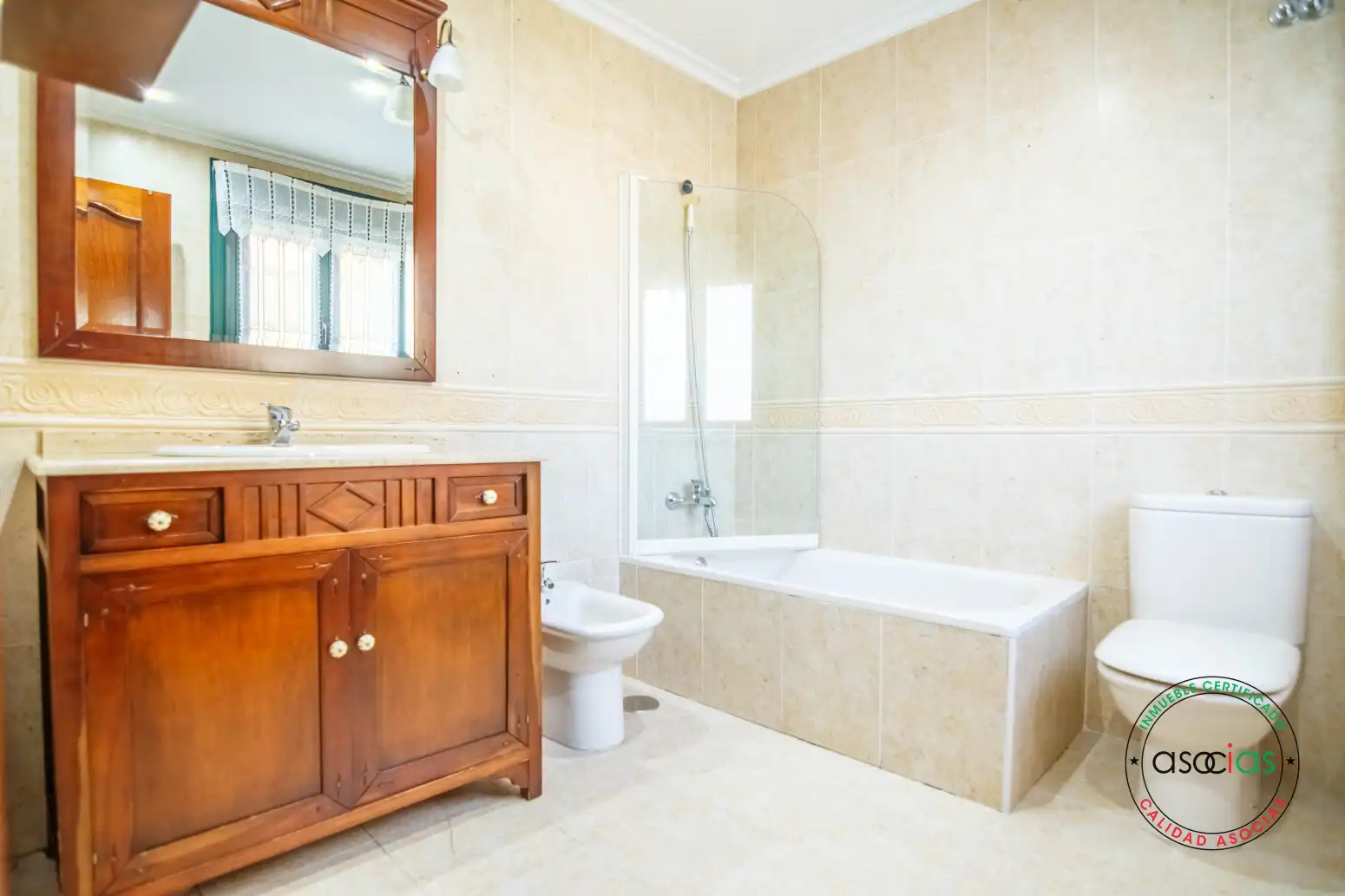 Baño de Casa adosada en venta en Grado con Calefacción, Jardín privado y Parquet