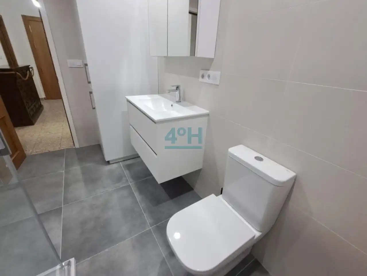 Bathroom of Flat for rent in Ourense Capital   with Heating and Balcony