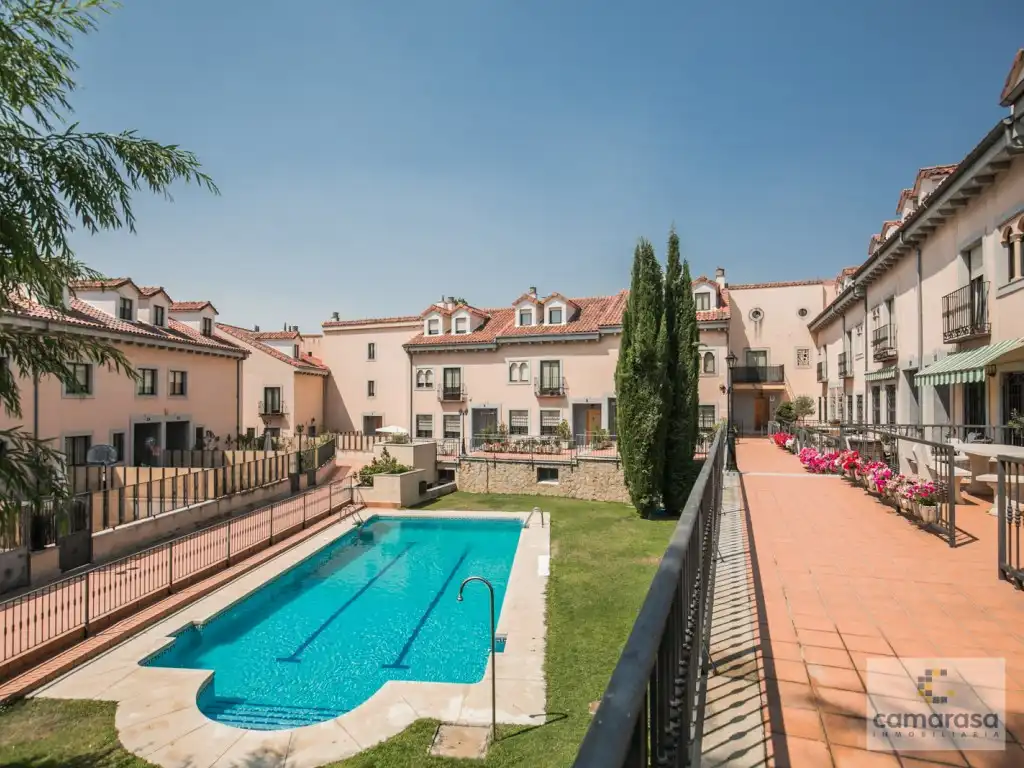 Piscina de Casa o chalet en venta en Ávila con Jardín privado, Piscina y Piscina comunitaria