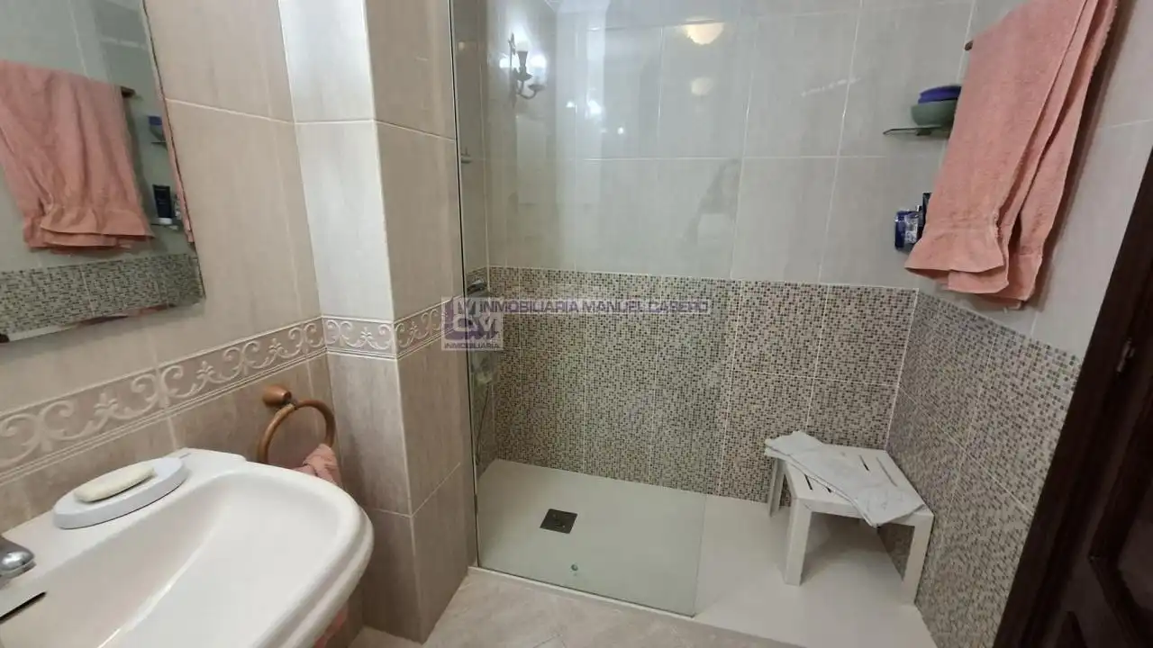 Bany de Pis en venda en Cáceres amb Calefacció, Parquet i Traster