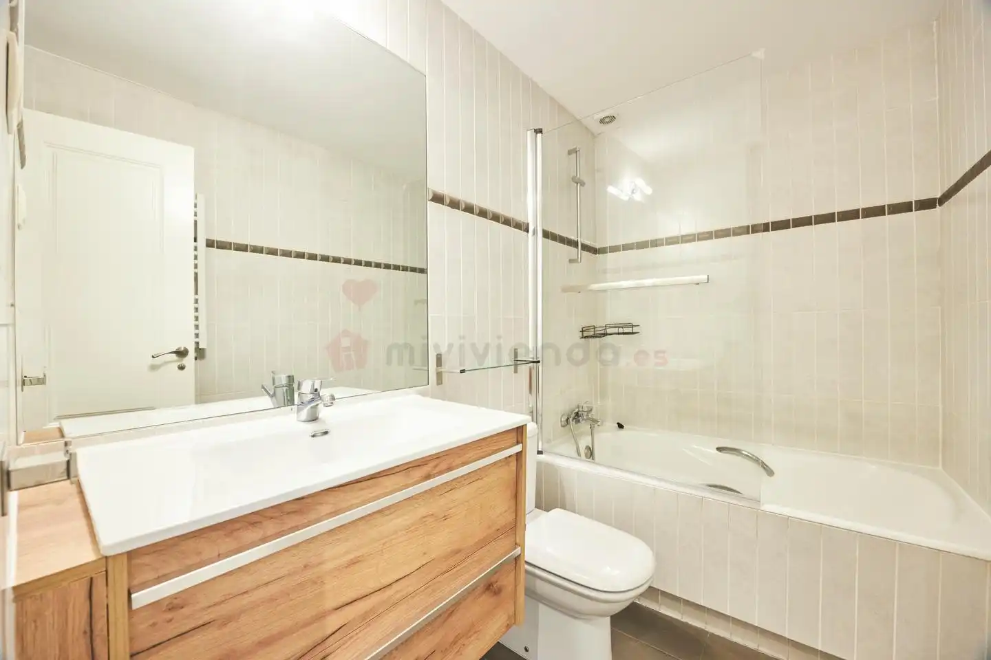 Bathroom of Duplexes for rent in Madrid  with Air Conditioner, Heating and Terrace