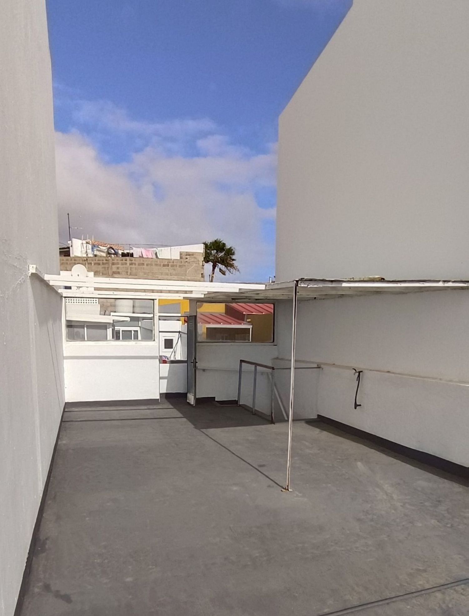 Vista exterior de Casa o xalet en venda en Las Palmas de Gran Canaria amb Terrassa i Balcó