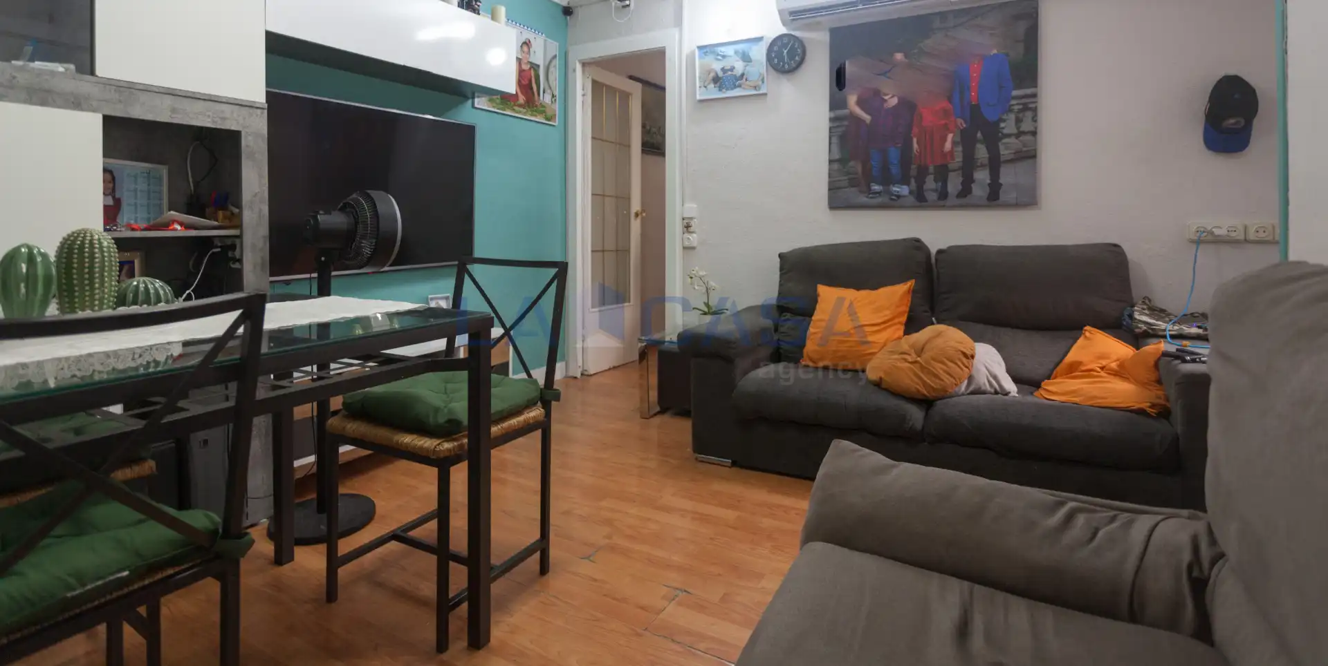 Sala de estar de Ático en venta en L'Hospitalet de Llobregat con Amueblado