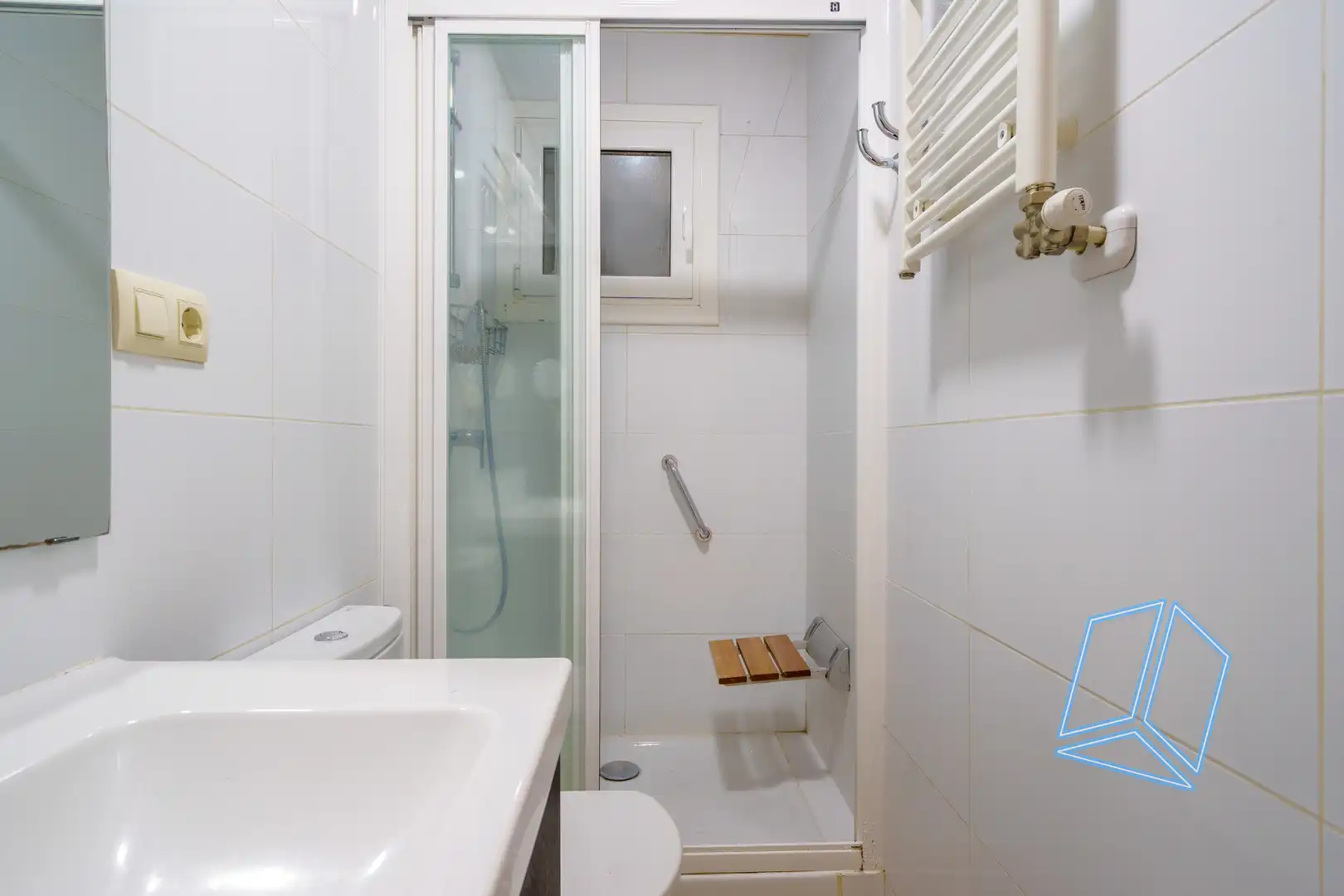 Baño de Piso en venta en L'Hospitalet de Llobregat con Calefacción y Balcón