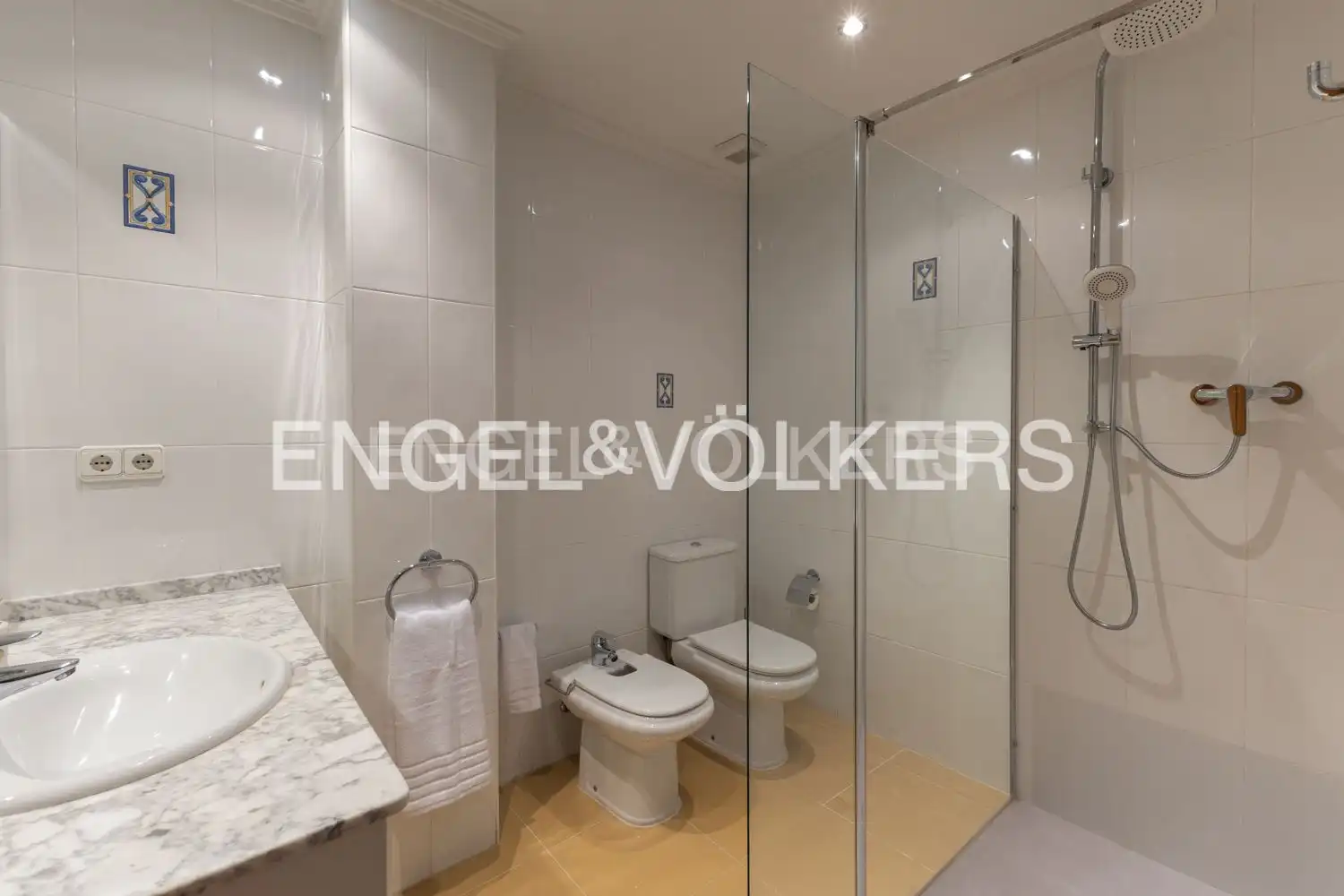 Baño de Dúplex de alquiler en Alzira con Aire acondicionado, Calefacción y Terraza