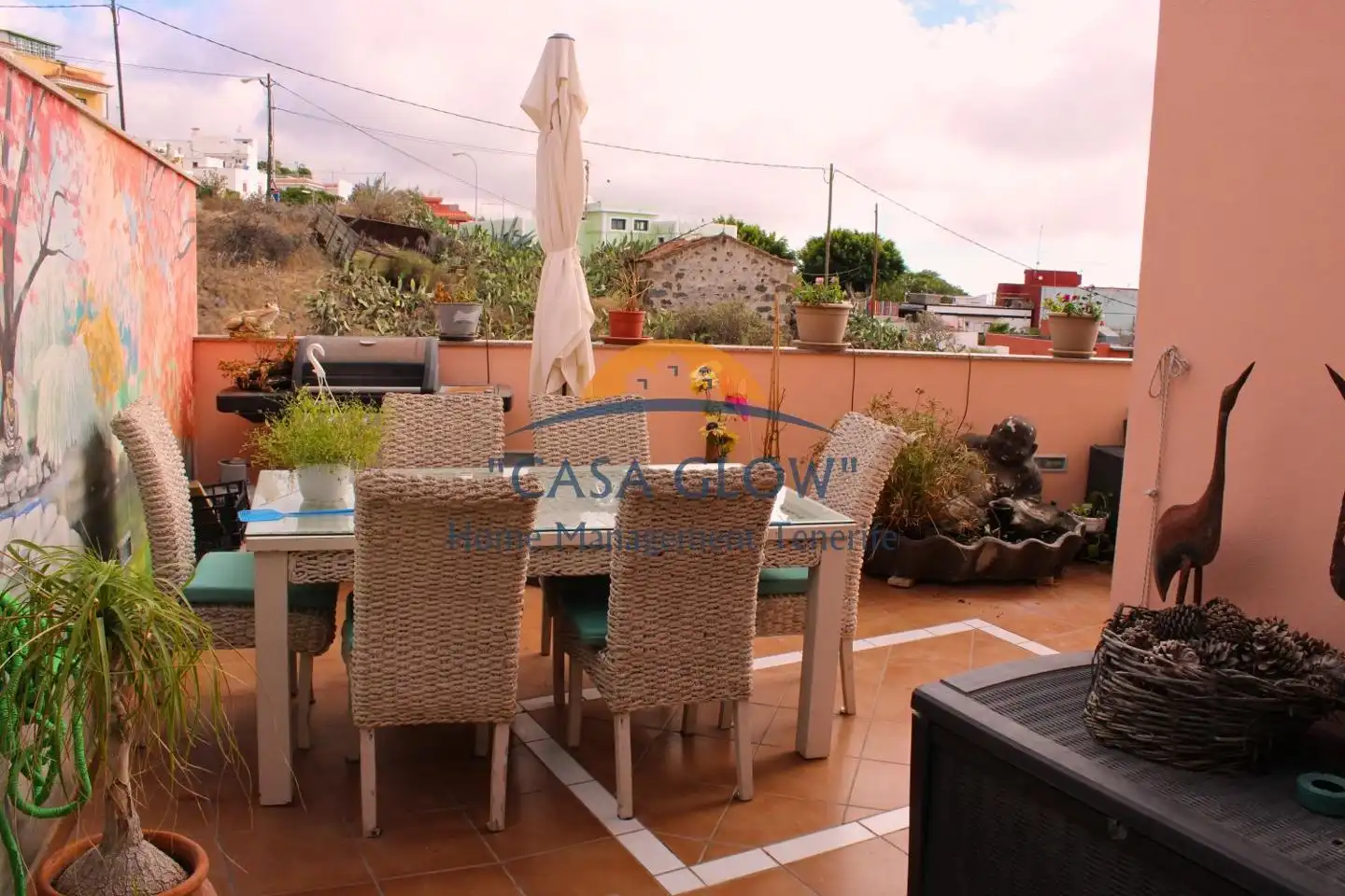 Terrasse von Einfamilien-Reihenhaus zum Verkauf in Guía de Isora mit Klimaanlage, Heizung und Terrasse
