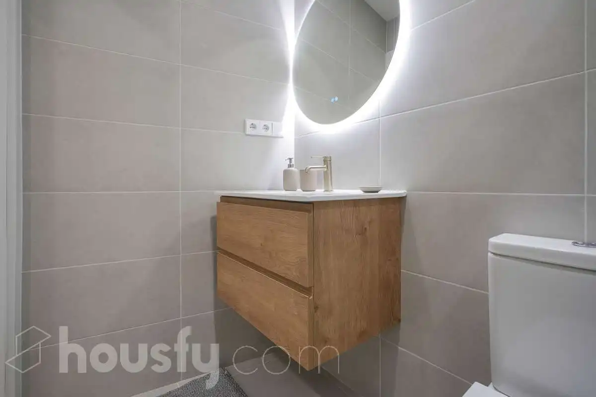 Bathroom of Ground floor for sale in Madrid  with Air Conditioner, Heating and Parquet flooring