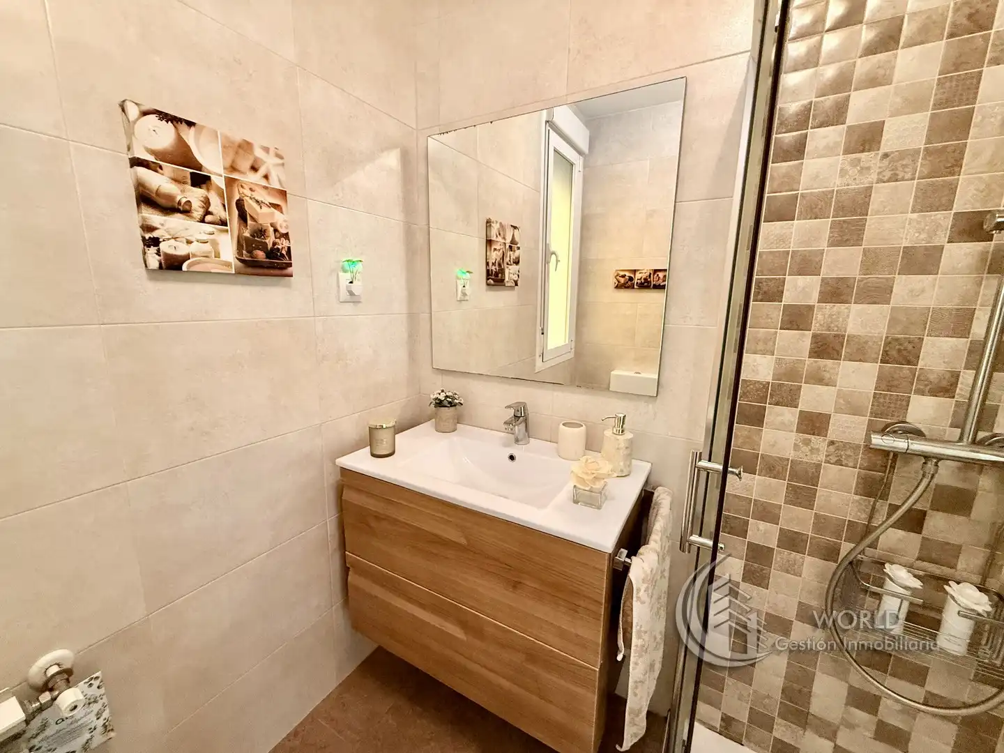 Badezimmer von Wohnung zum Verkauf in Madrid mit Klimaanlage, Heizung und Möbliert