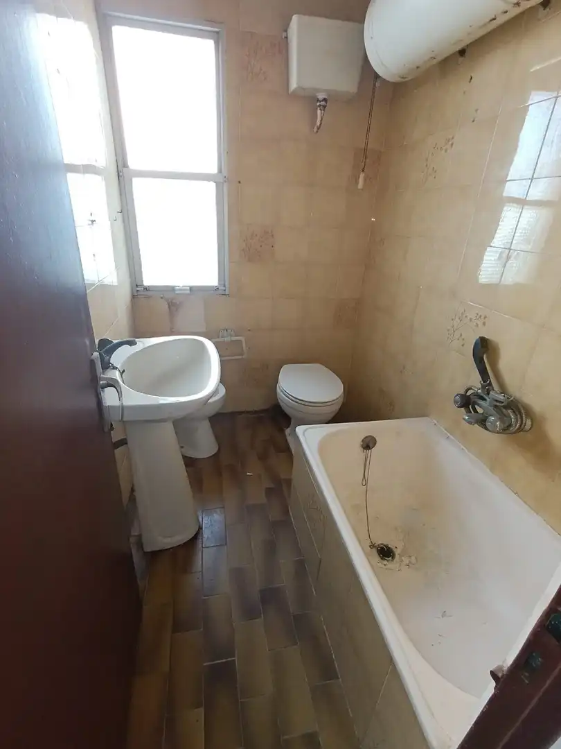 Bany de Pis en venda en Linares amb Calefacció