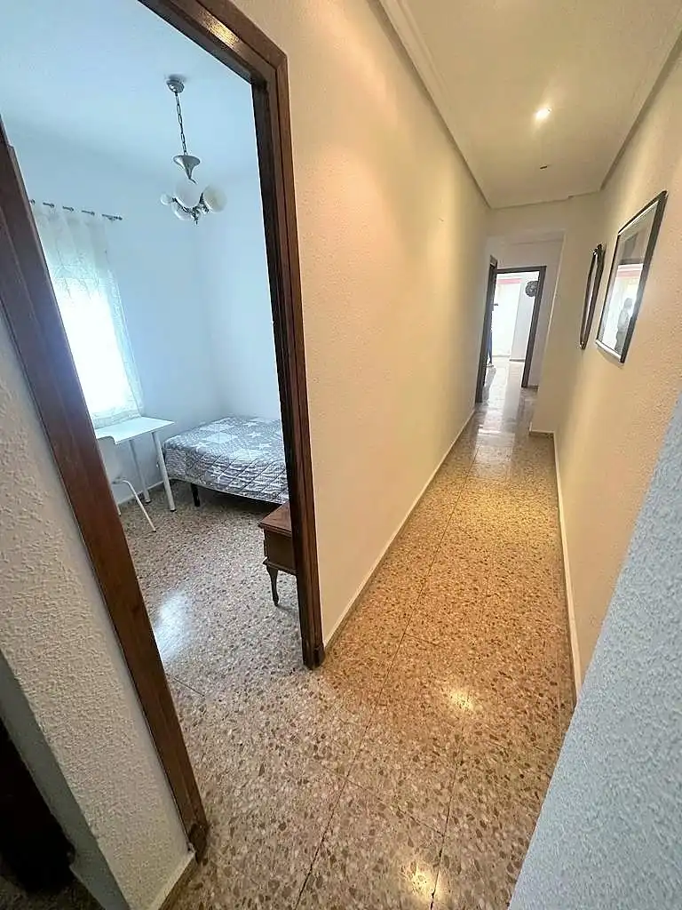 Flat for rent in Valencia  with Air Conditioner, Heating and Furnished