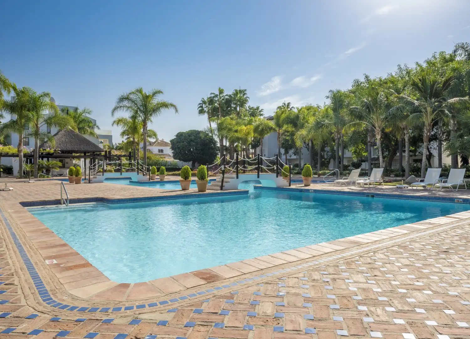 Piscina de Ático en venta en Marbella con Aire acondicionado, Terraza y Trastero