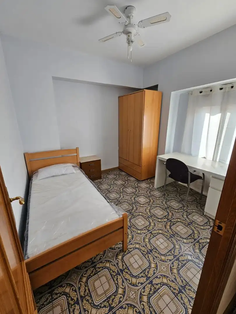 Bedroom of Flat for rent in Valencia  with Air Conditioner, Heating and Furnished