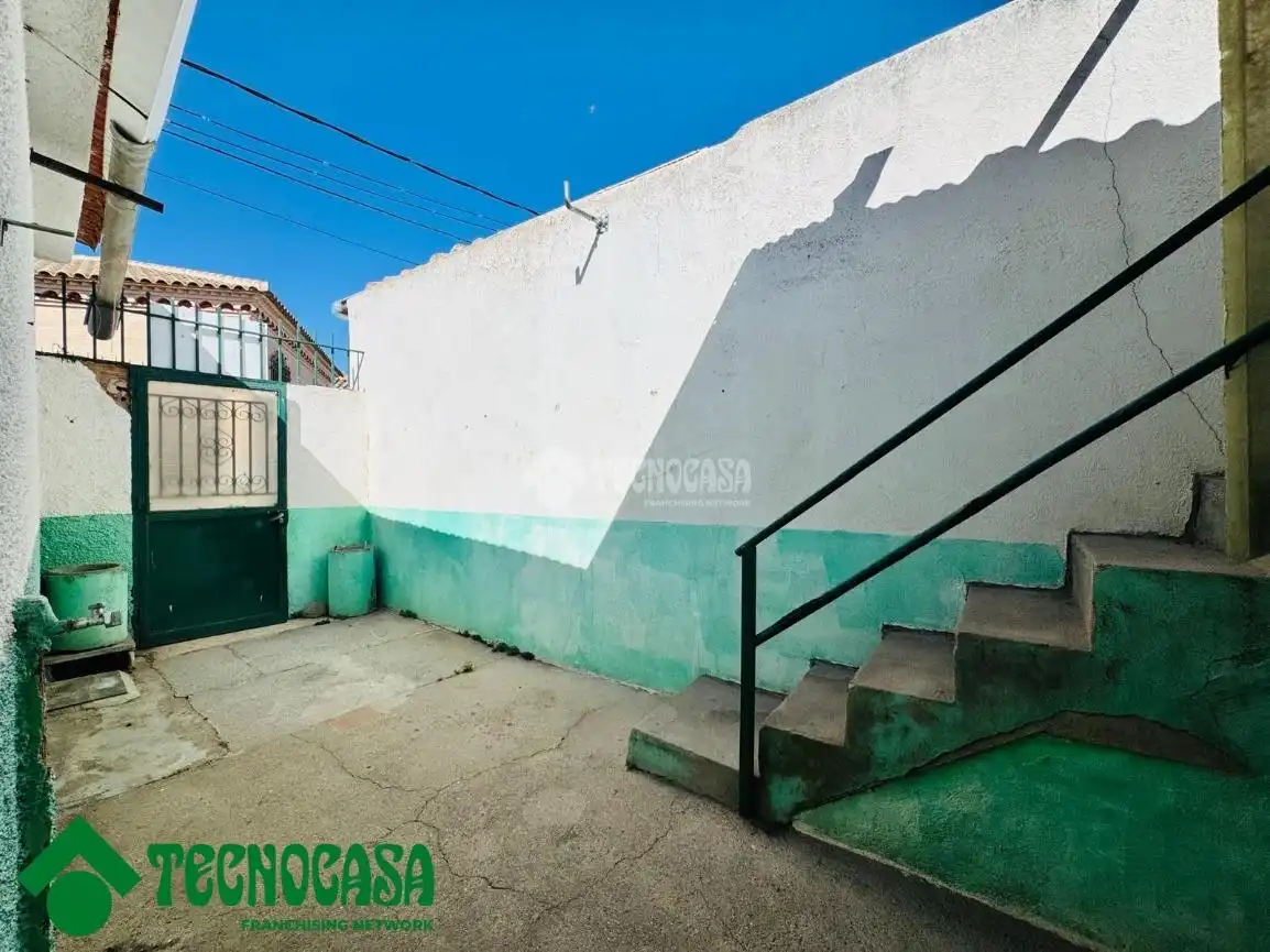 Vista exterior de Casa o xalet en venda en Las Ventas Con Peña Aguilera amb Calefacció i Jardí privat
