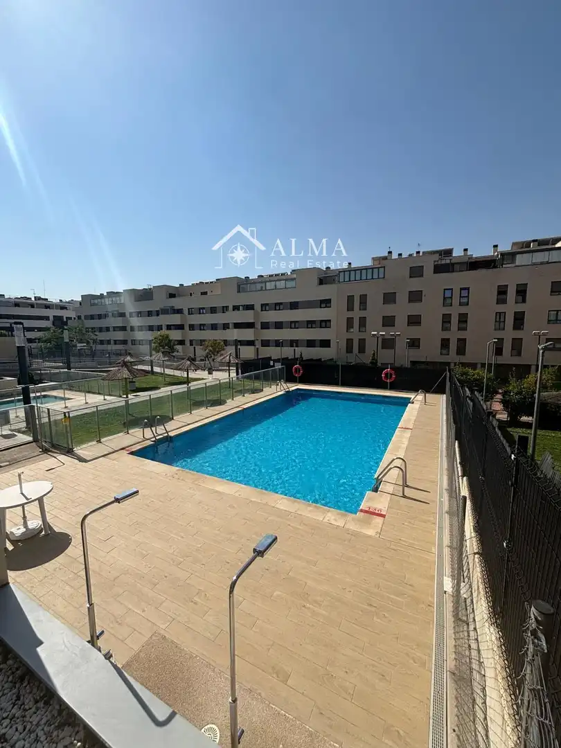 Piscina de Pis en venda en Valdemoro amb Aire condicionat, Calefacció i Terrassa