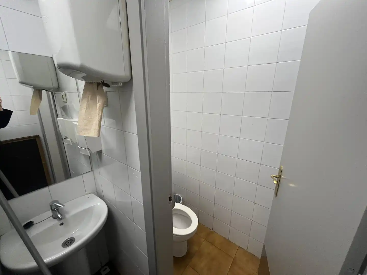 Baño de Local en traspaso en Sevilla con Amueblado