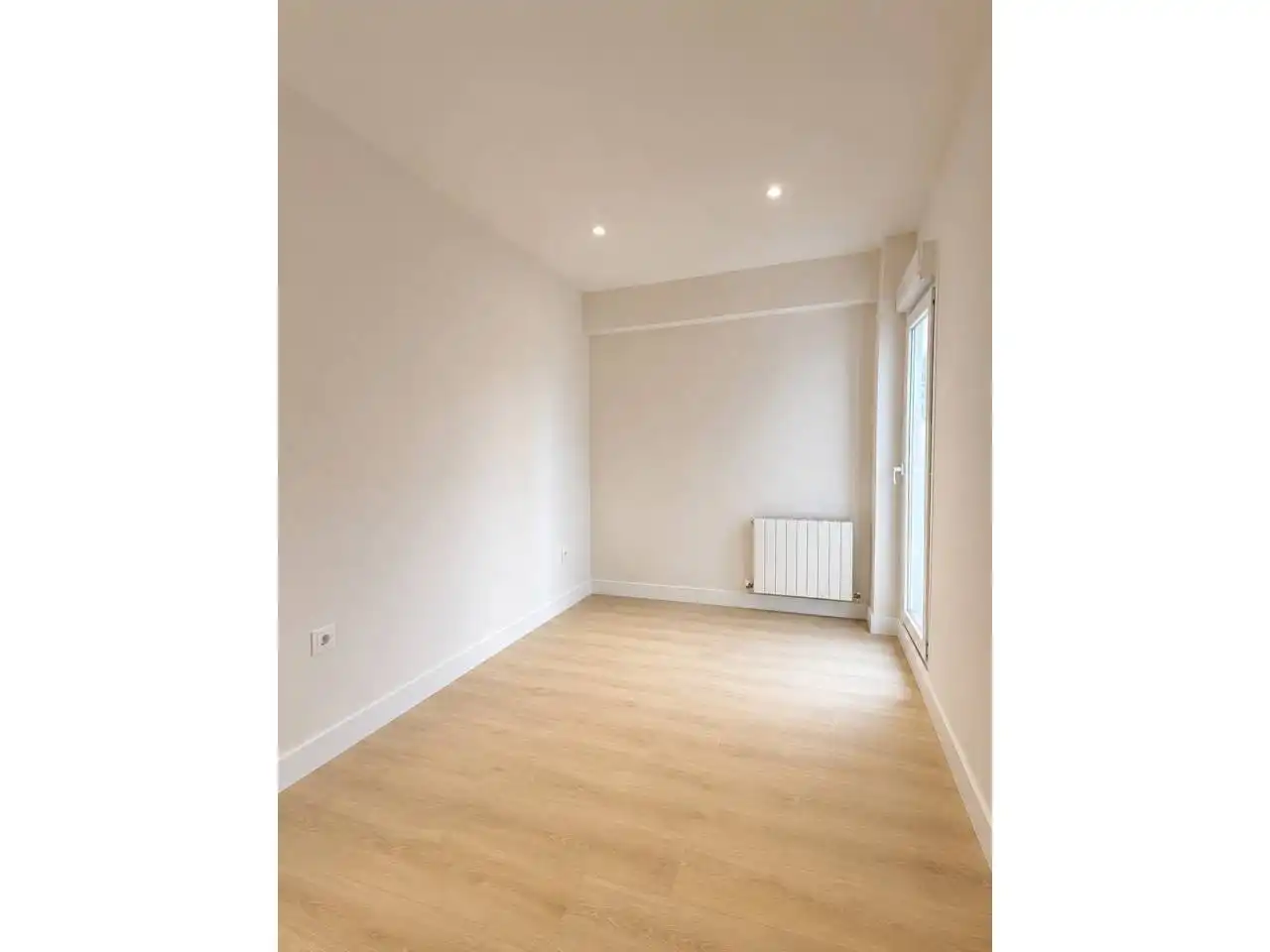 Habitación de Piso en venta en  Logroño con Calefacción, Parquet y Terraza