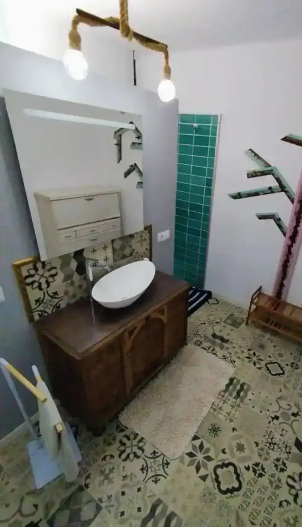Bany de Casa adosada de lloguer en Villar del Arzobispo amb Aire condicionat, Parquet i Moblat