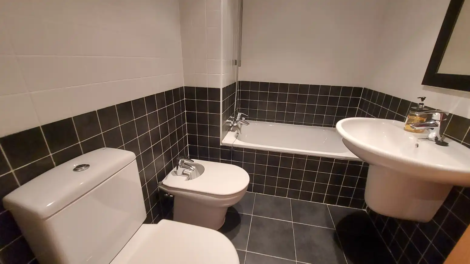 Baño de Piso en venta en  Logroño con Aire acondicionado, Calefacción y Trastero