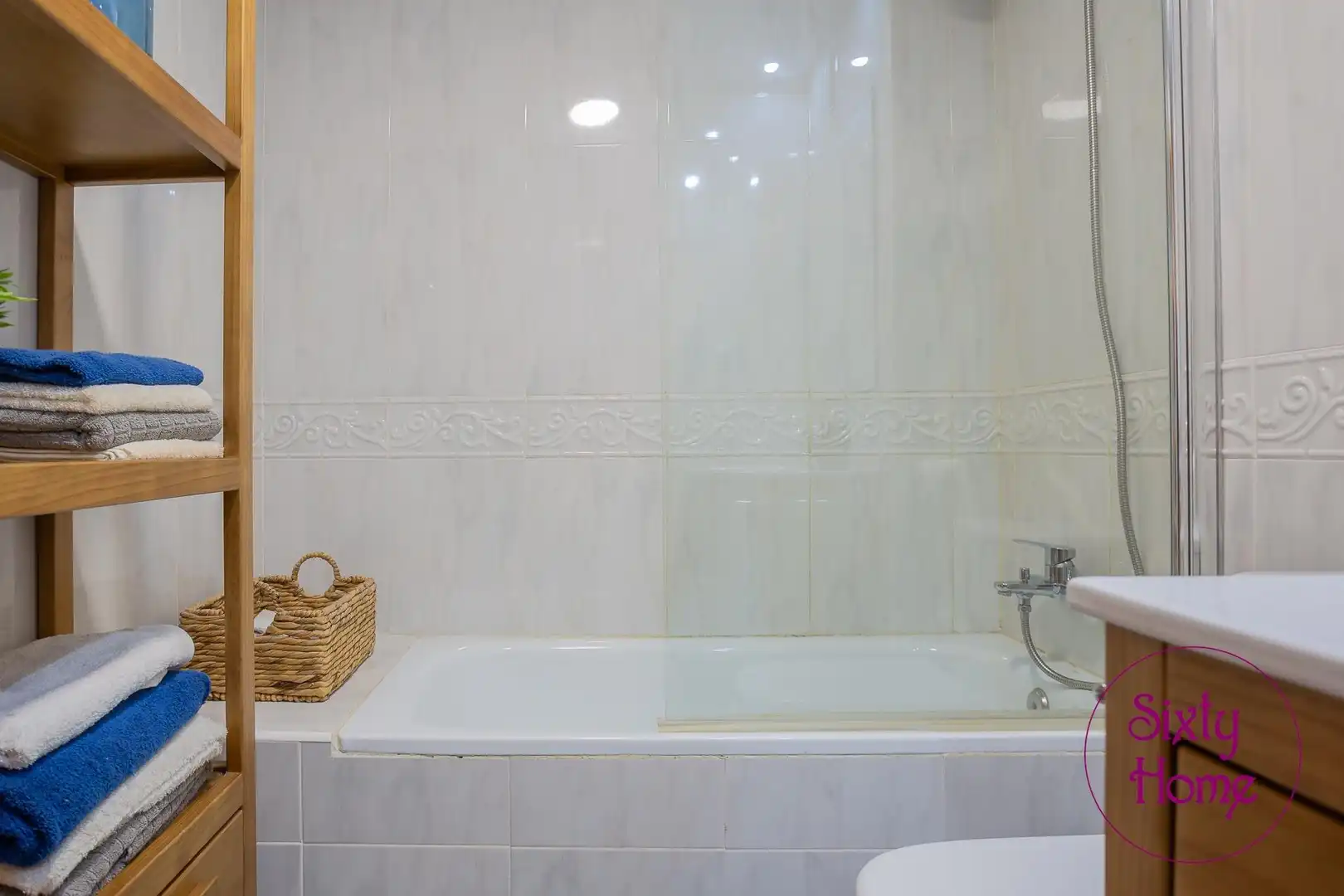 Bathroom of Flat for sale in Zaragoza  with Air Conditioner, Heating and Terrace