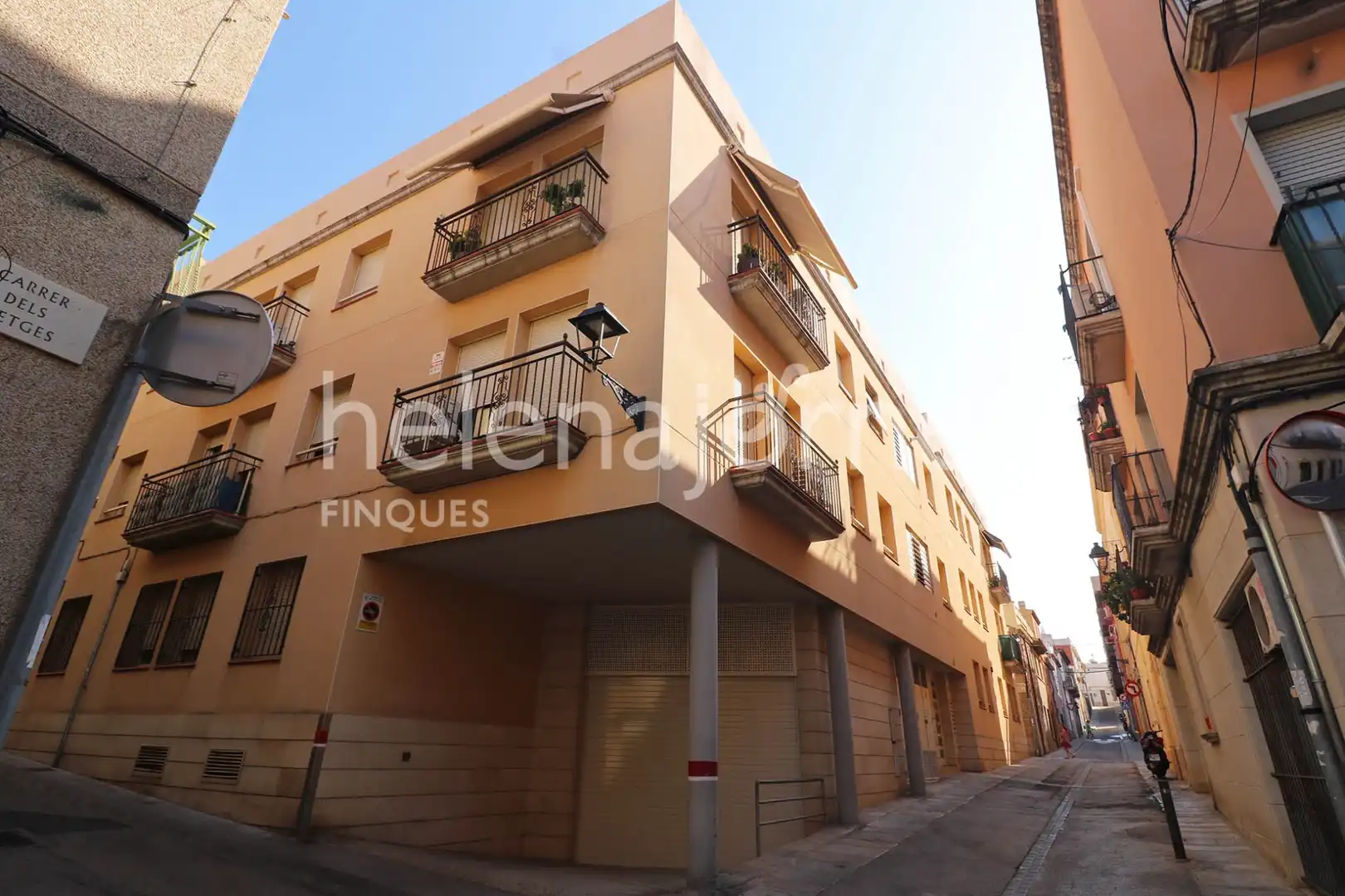 Vista exterior de Pis en venda en Sant Feliu de Guíxols amb Calefacció