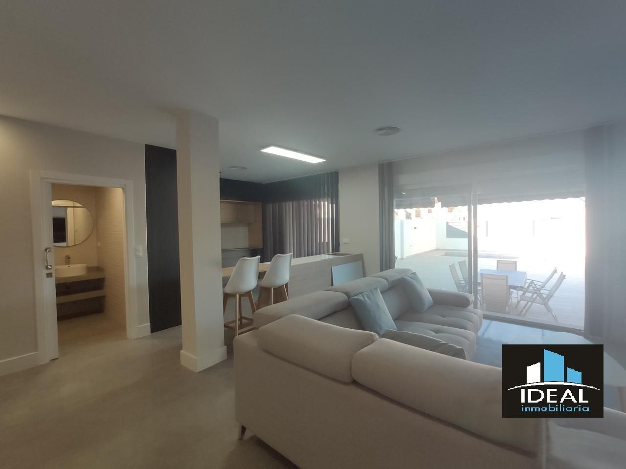 Sala d'estar de Casa adosada en venda en Villanueva de la Serena amb Aire condicionat, Calefacció i Terrassa