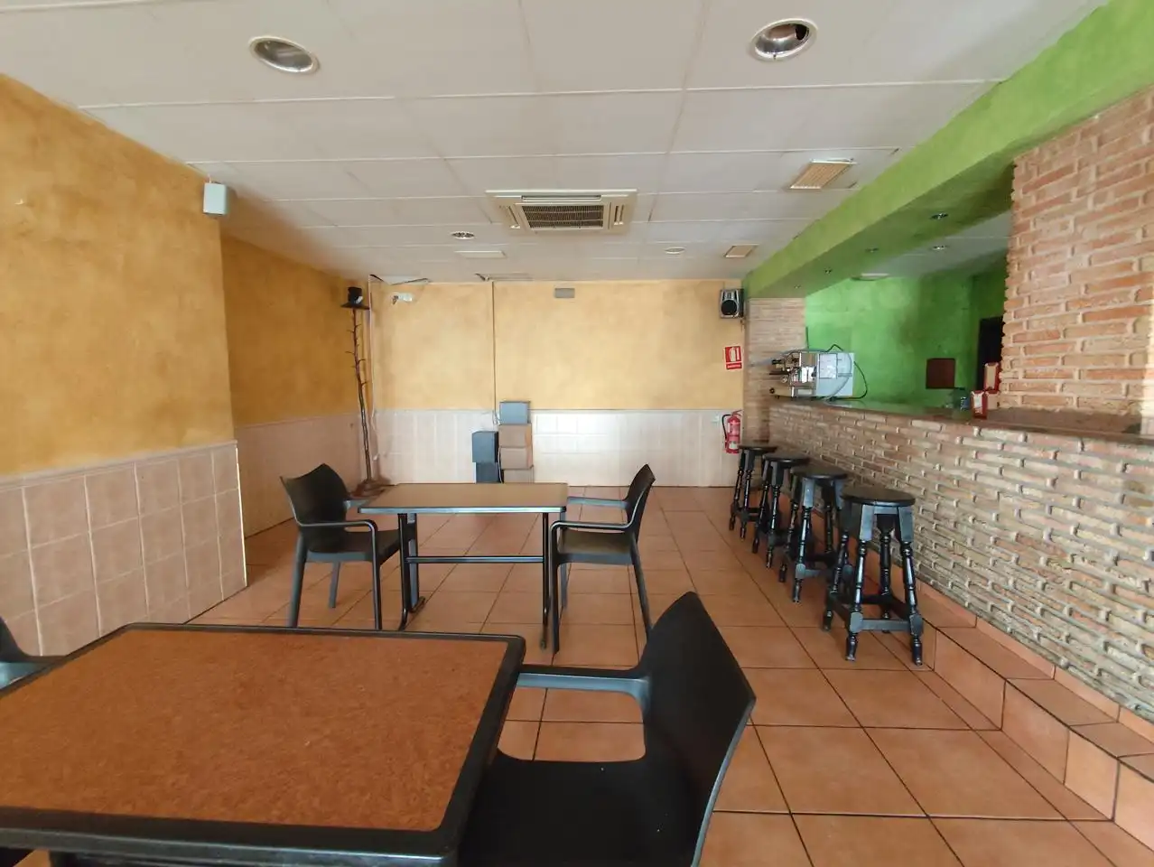Local comercial en venda a Ibi, imagen 2