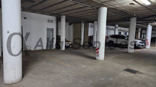 Garaje en Alquiler en Avenida Cristo de la Resurrección en Rinconada