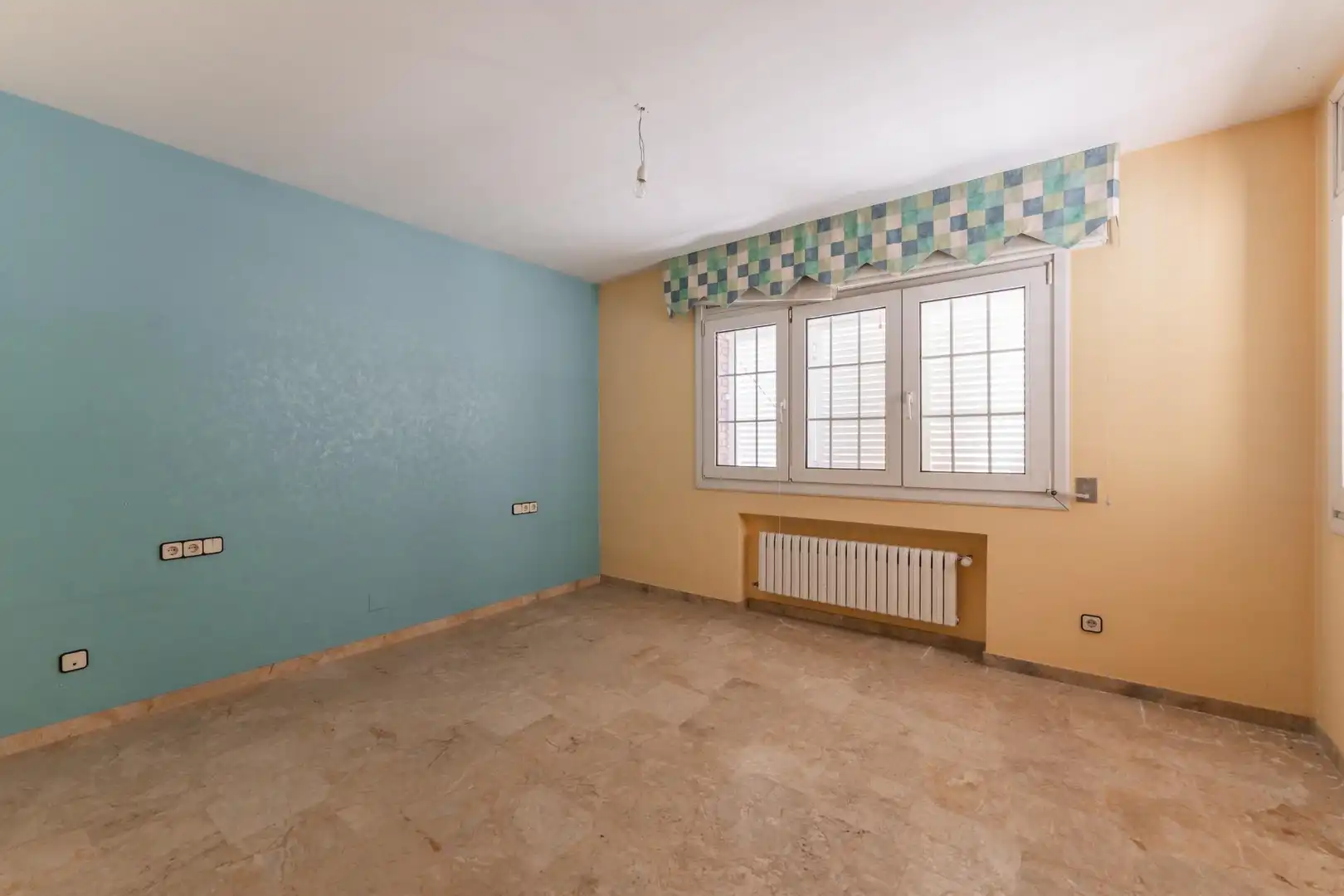 Dormitori de Casa o xalet en venda en Montornès del Vallès amb Calefacció, Jardí privat i Terrassa