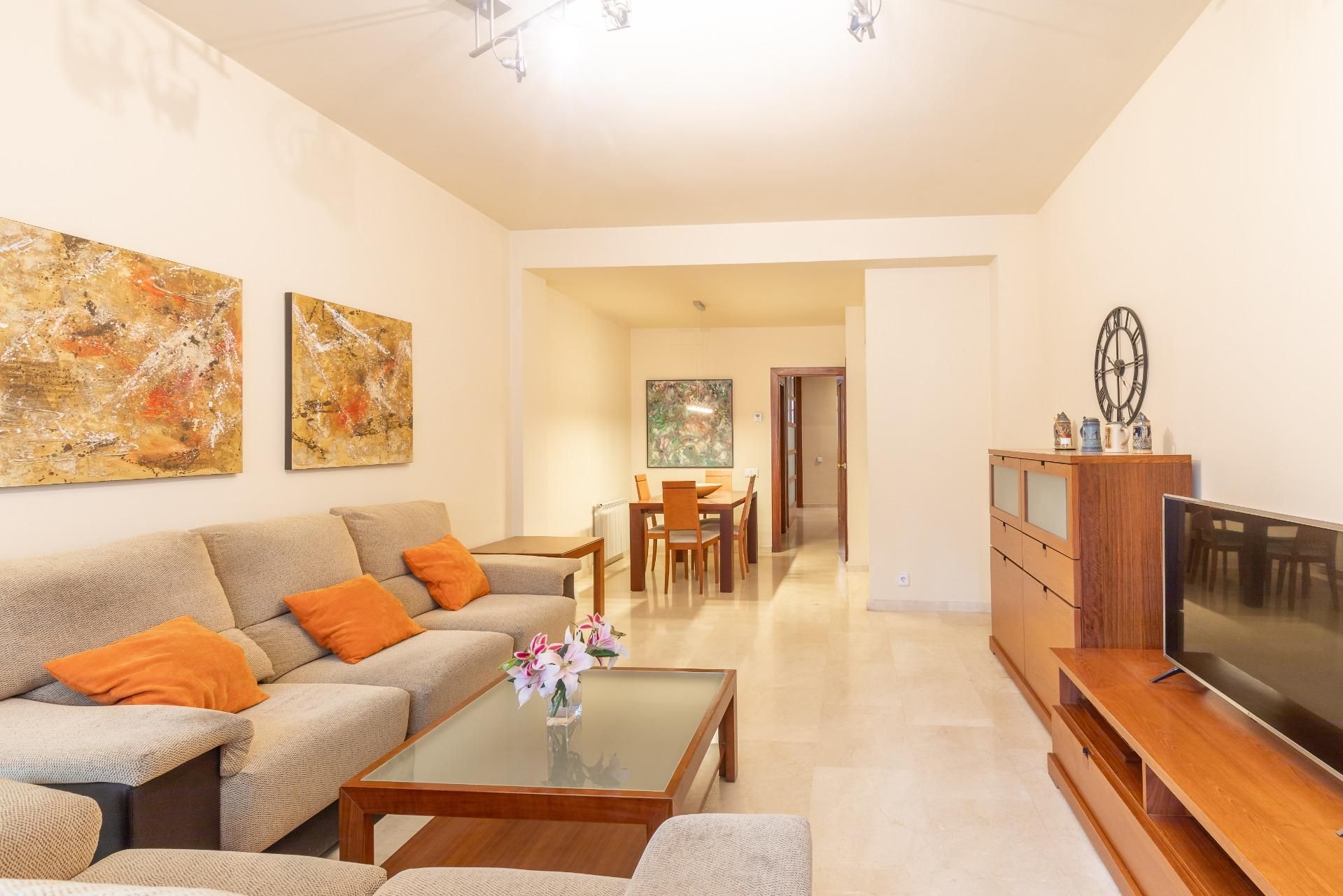 Sala d'estar de Casa adosada en venda en El Masnou amb Calefacció, Jardí privat i Terrassa