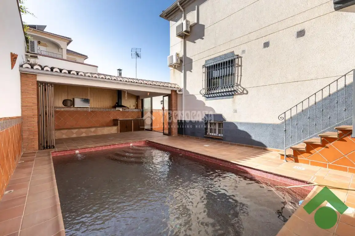 Piscina de Casa o chalet en venta en Ogíjares con Aire acondicionado y Calefacción